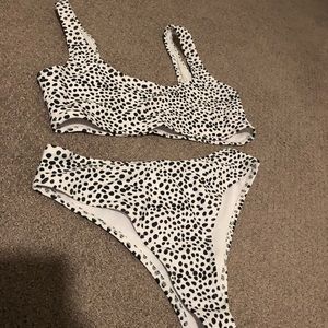 Never Worn- White with black dots bikini. SizeM-